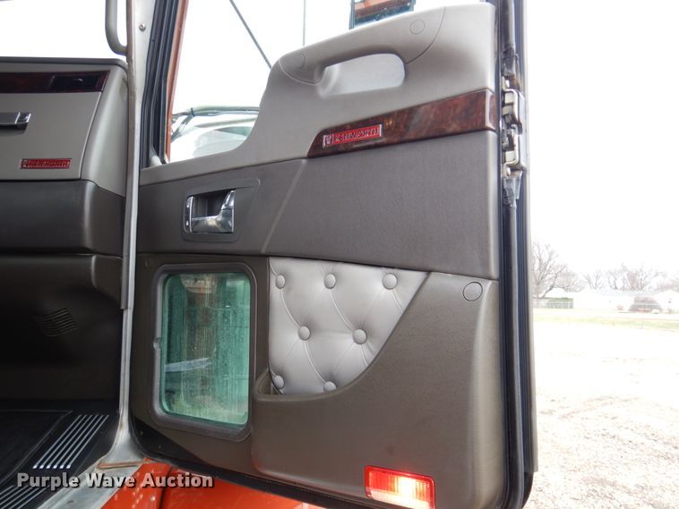 image for item DN2635 2013 Kenworth T800  semi truck