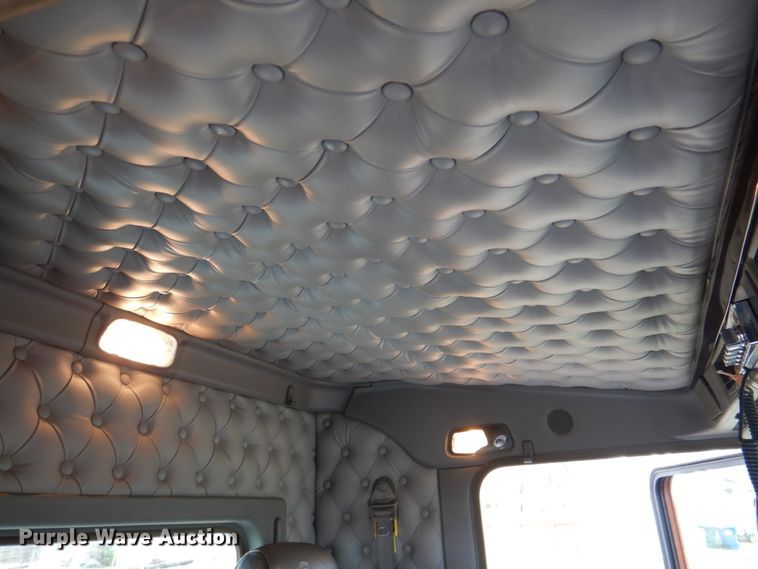 image for item DN2635 2013 Kenworth T800  semi truck