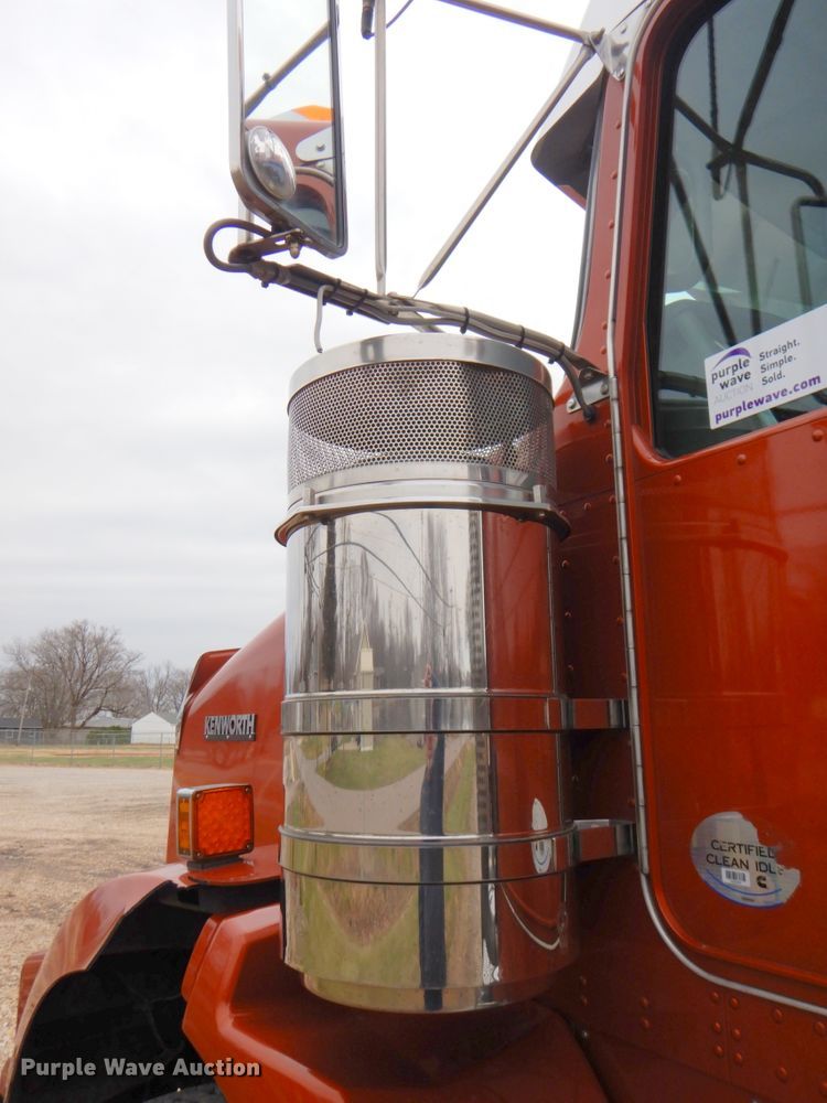 image for item DN2635 2013 Kenworth T800  semi truck
