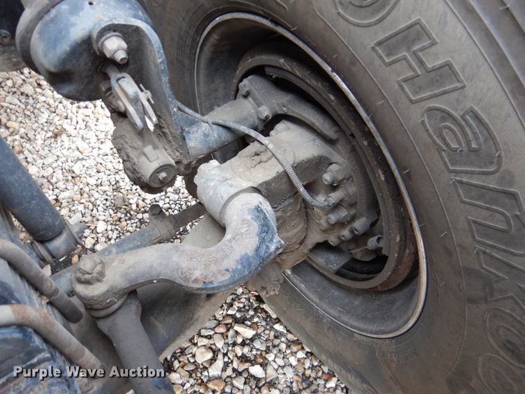 image for item DN2635 2013 Kenworth T800  semi truck