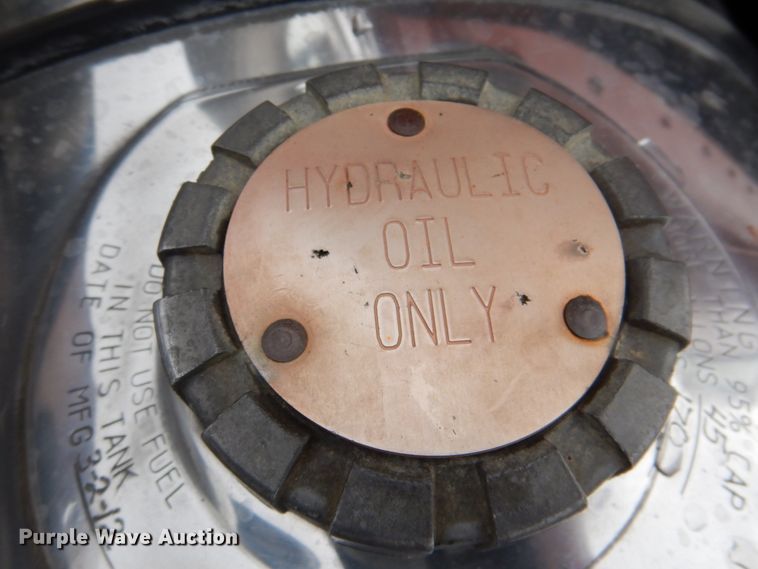 image for item DN2635 2013 Kenworth T800  semi truck