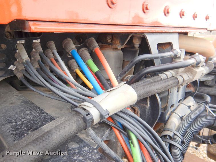 image for item DN2635 2013 Kenworth T800  semi truck