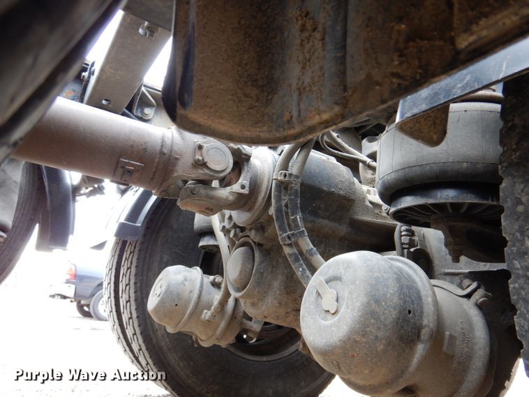 image for item DN2635 2013 Kenworth T800  semi truck