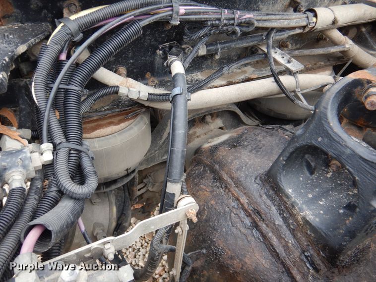 image for item DN2635 2013 Kenworth T800  semi truck