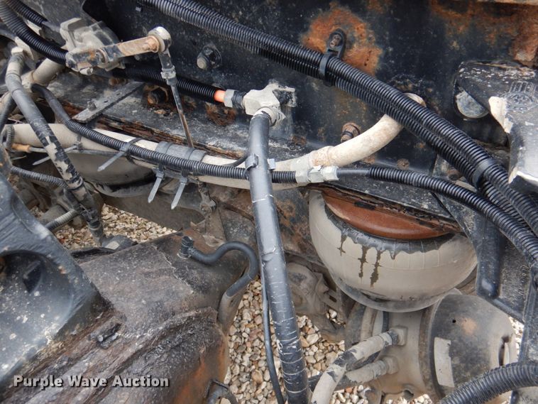 image for item DN2635 2013 Kenworth T800  semi truck