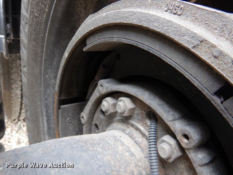 image for item DN2635 2013 Kenworth T800  semi truck