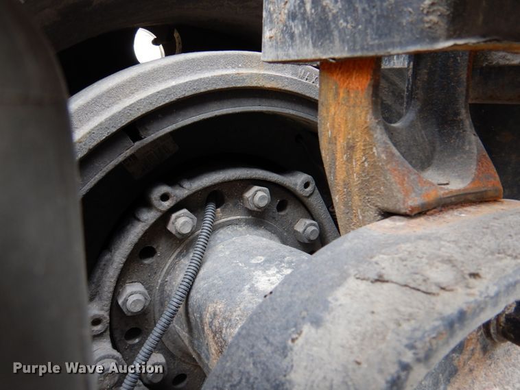 image for item DN2635 2013 Kenworth T800  semi truck