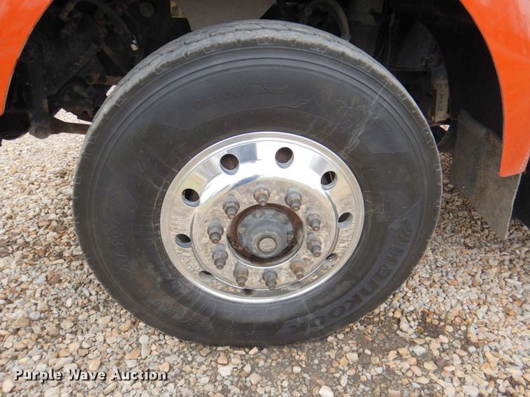 image for item DN2635 2013 Kenworth T800  semi truck