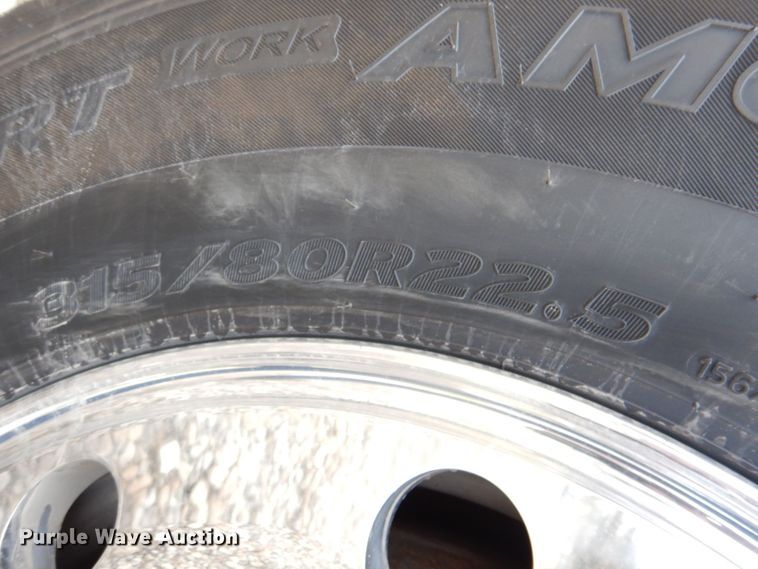 image for item DN2635 2013 Kenworth T800  semi truck