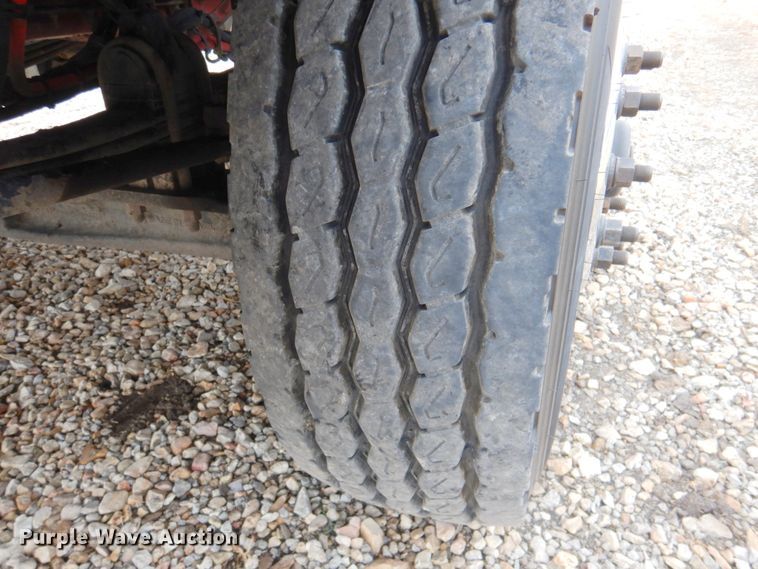 image for item DN2635 2013 Kenworth T800  semi truck