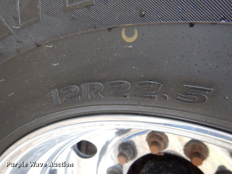 image for item DN2635 2013 Kenworth T800  semi truck