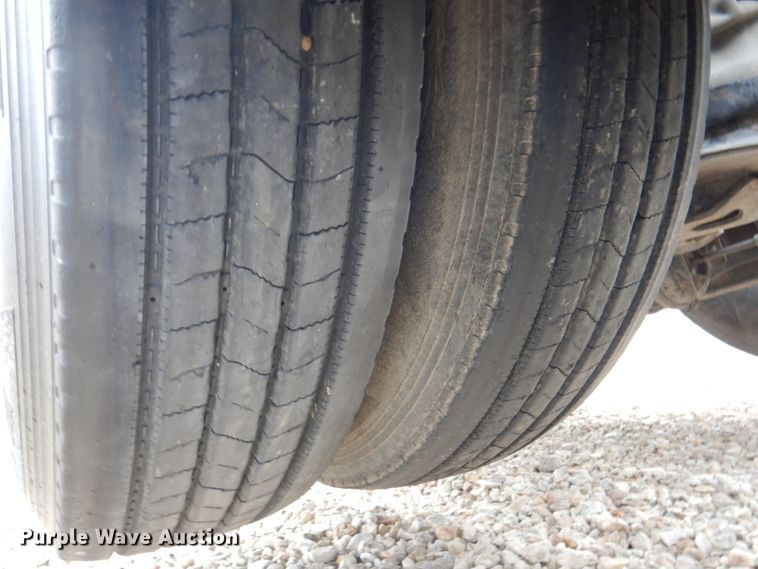 image for item DN2635 2013 Kenworth T800  semi truck