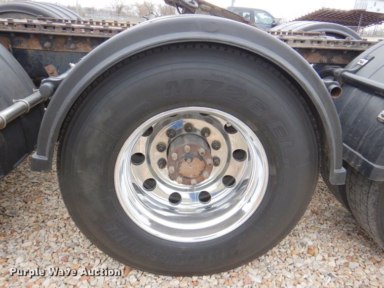 image for item DN2635 2013 Kenworth T800  semi truck