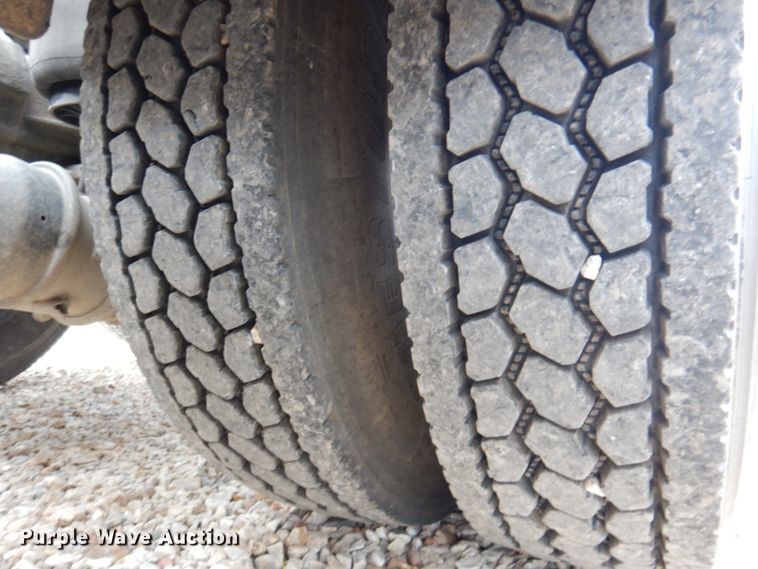 image for item DN2635 2013 Kenworth T800  semi truck