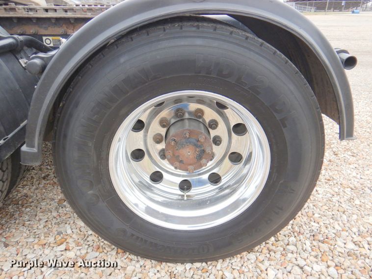 image for item DN2635 2013 Kenworth T800  semi truck