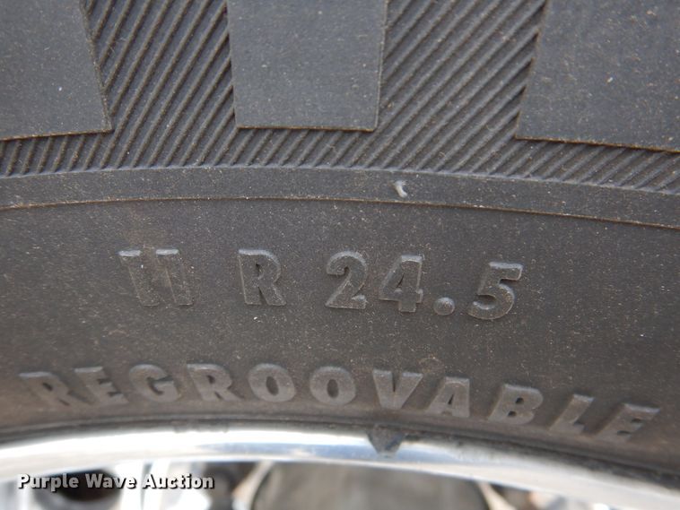 image for item DN2635 2013 Kenworth T800  semi truck