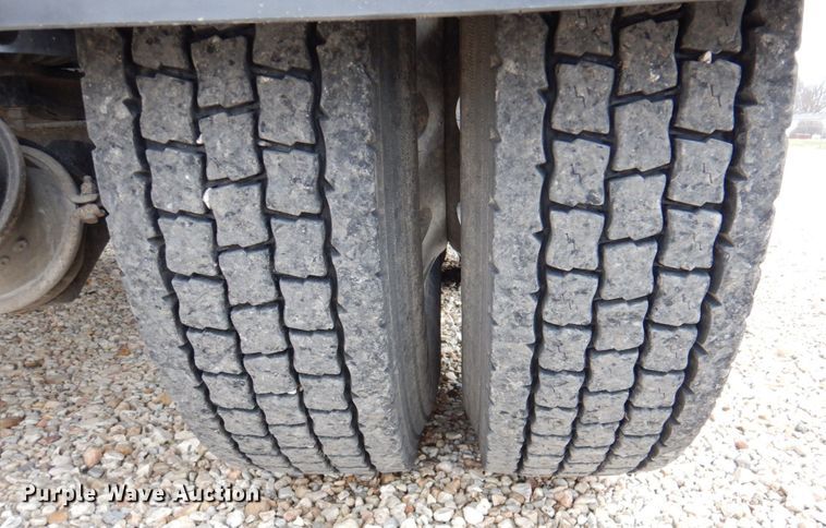 image for item DN2635 2013 Kenworth T800  semi truck