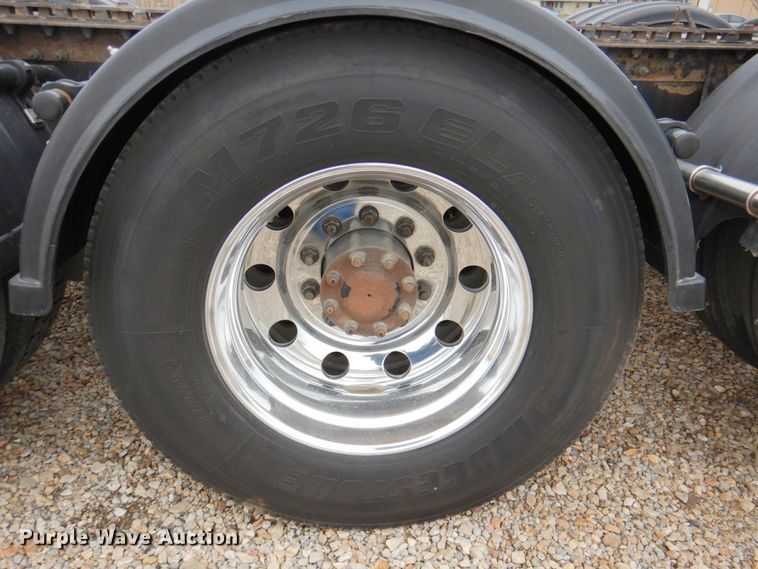 image for item DN2635 2013 Kenworth T800  semi truck