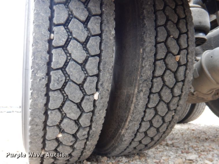 image for item DN2635 2013 Kenworth T800  semi truck