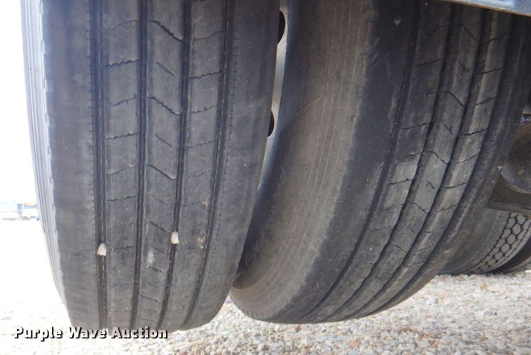 image for item DN2635 2013 Kenworth T800  semi truck