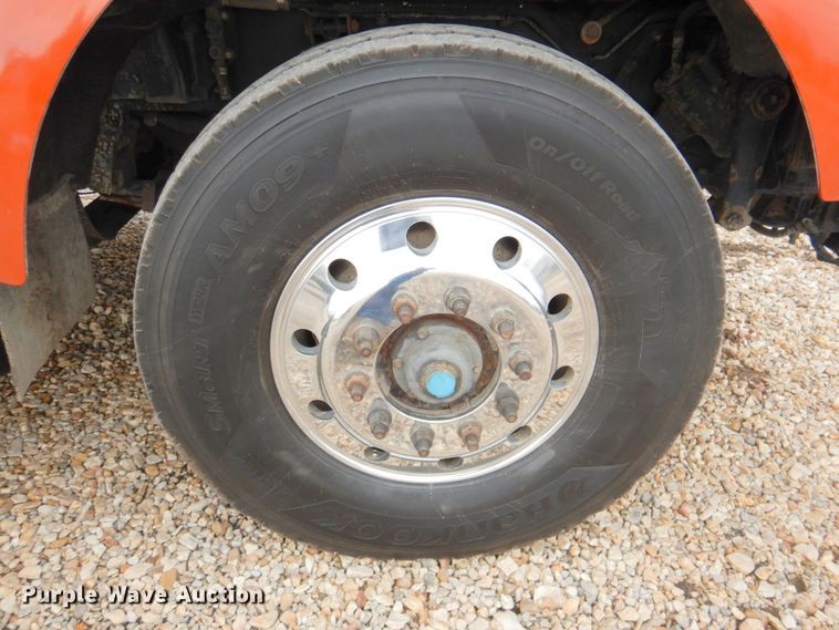 image for item DN2635 2013 Kenworth T800  semi truck