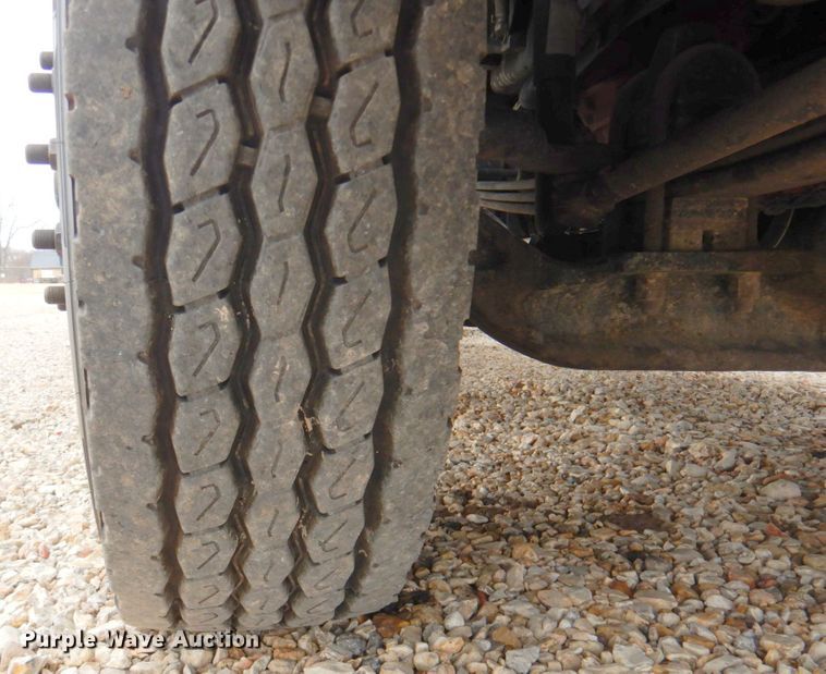 image for item DN2635 2013 Kenworth T800  semi truck