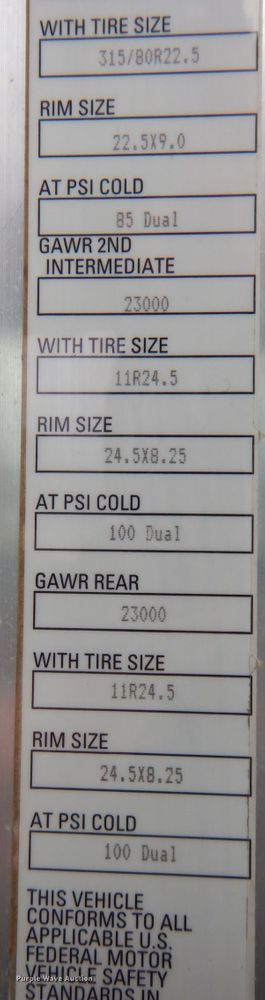 image for item DN2635 2013 Kenworth T800  semi truck