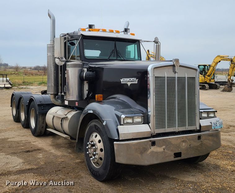 image for item GB9107 1993 Kenworth W900  semi truck