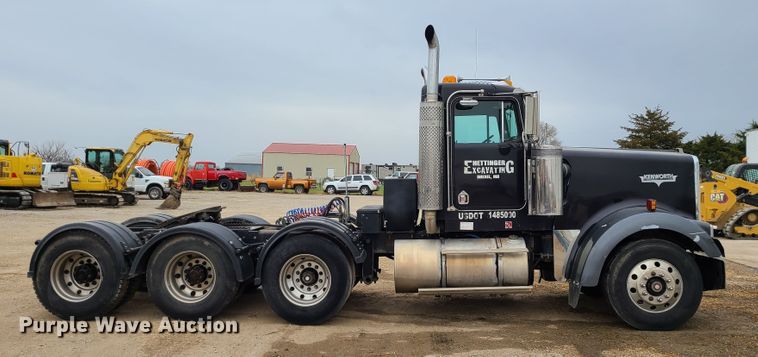 image for item GB9107 1993 Kenworth W900  semi truck