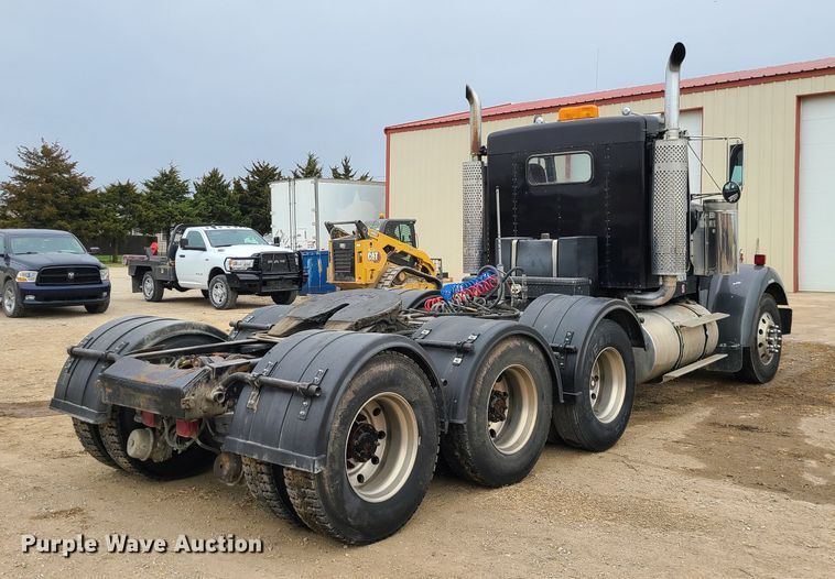 image for item GB9107 1993 Kenworth W900  semi truck