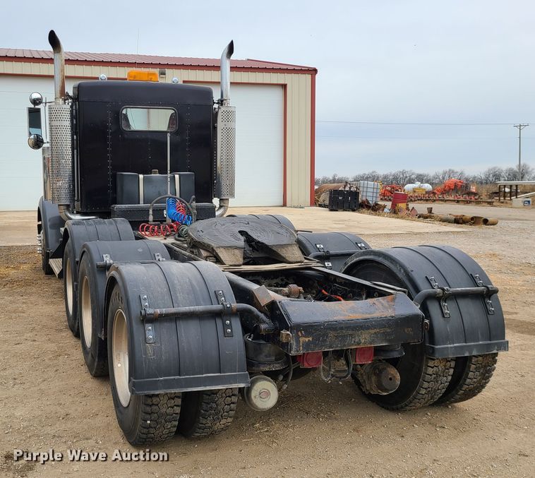 image for item GB9107 1993 Kenworth W900  semi truck