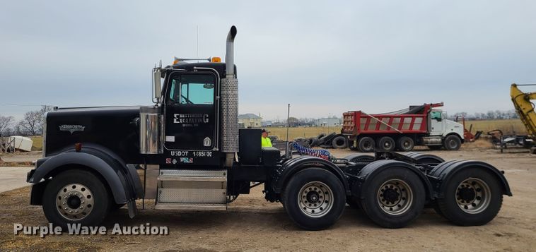 image for item GB9107 1993 Kenworth W900  semi truck