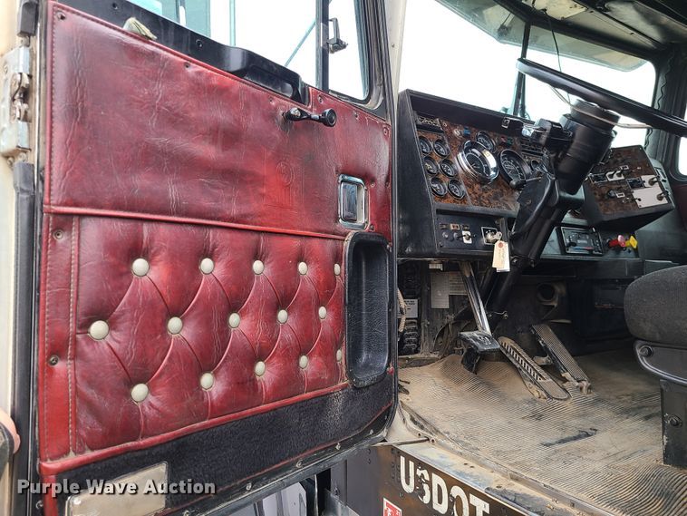 image for item GB9107 1993 Kenworth W900  semi truck