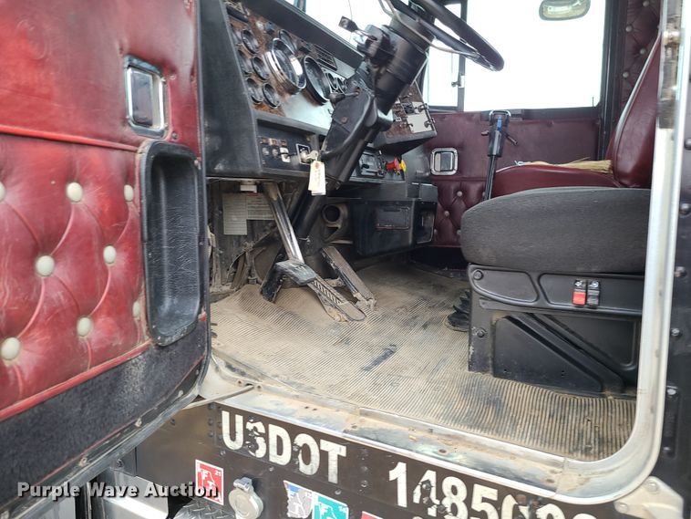 image for item GB9107 1993 Kenworth W900  semi truck