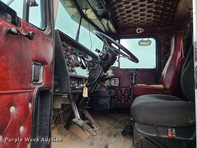 image for item GB9107 1993 Kenworth W900  semi truck