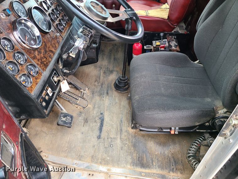 image for item GB9107 1993 Kenworth W900  semi truck