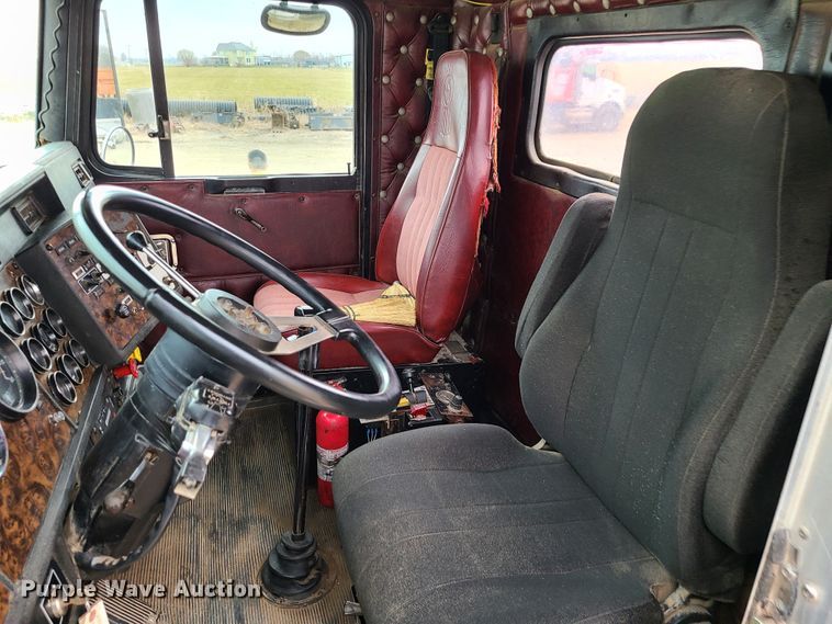 image for item GB9107 1993 Kenworth W900  semi truck