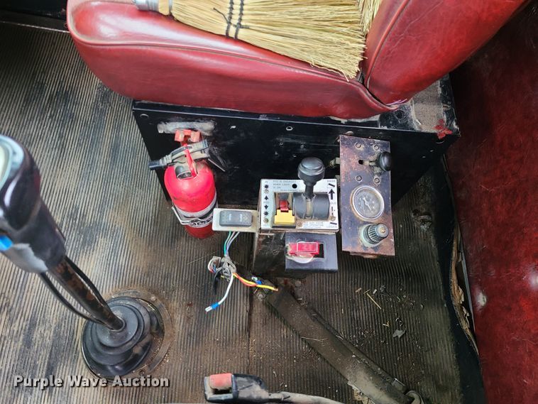 image for item GB9107 1993 Kenworth W900  semi truck