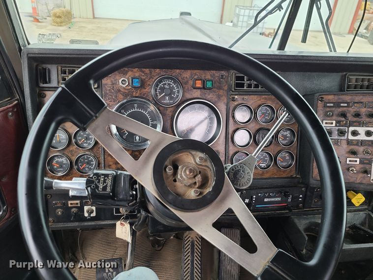 image for item GB9107 1993 Kenworth W900  semi truck