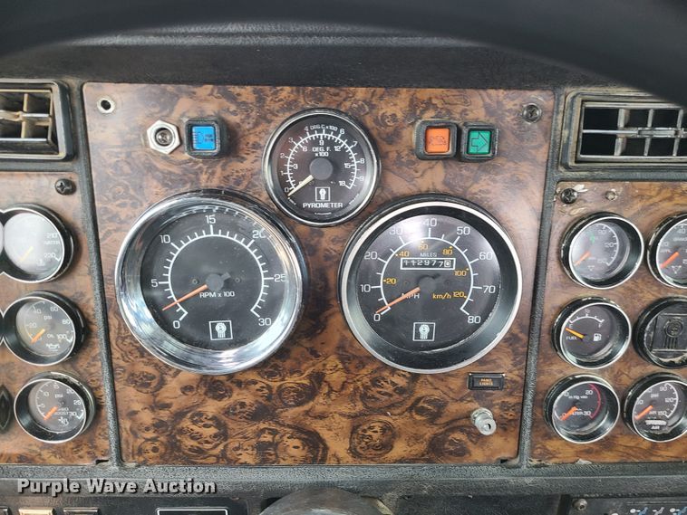 image for item GB9107 1993 Kenworth W900  semi truck