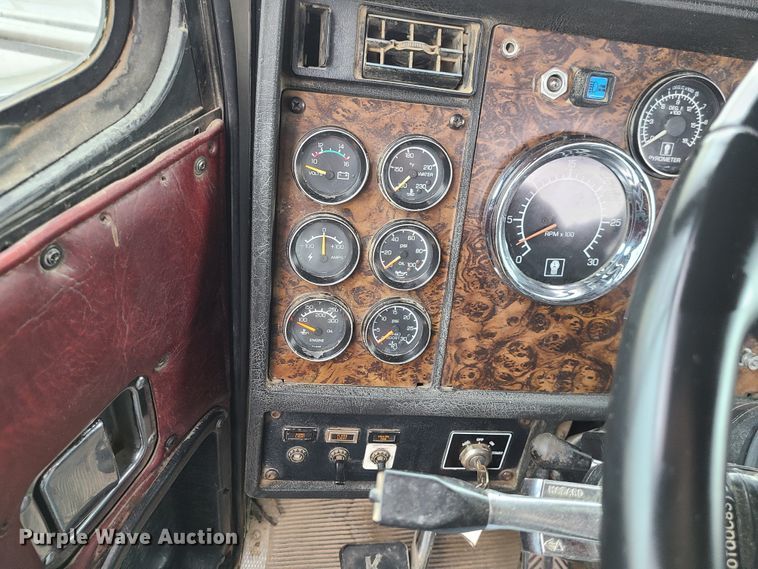 image for item GB9107 1993 Kenworth W900  semi truck