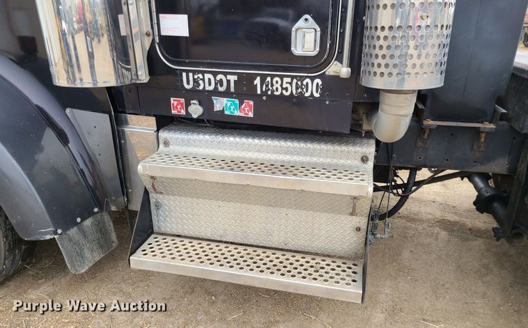 image for item GB9107 1993 Kenworth W900  semi truck