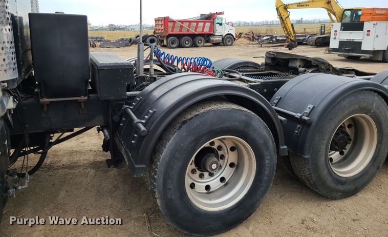 image for item GB9107 1993 Kenworth W900  semi truck