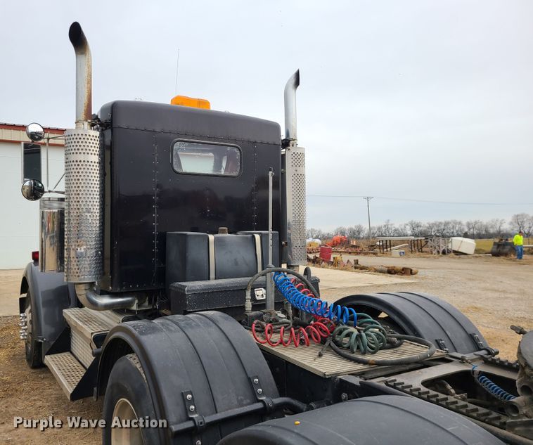 image for item GB9107 1993 Kenworth W900  semi truck