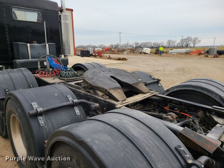 image for item GB9107 1993 Kenworth W900  semi truck