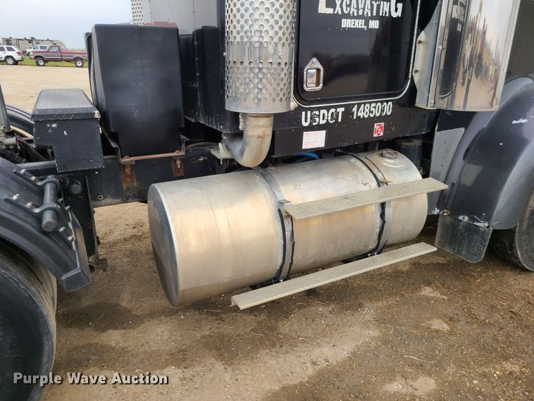 image for item GB9107 1993 Kenworth W900  semi truck