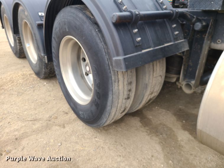 image for item GB9107 1993 Kenworth W900  semi truck