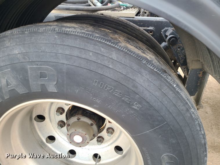 image for item GB9107 1993 Kenworth W900  semi truck