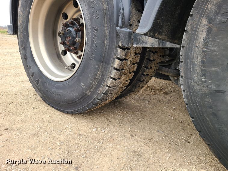 image for item GB9107 1993 Kenworth W900  semi truck