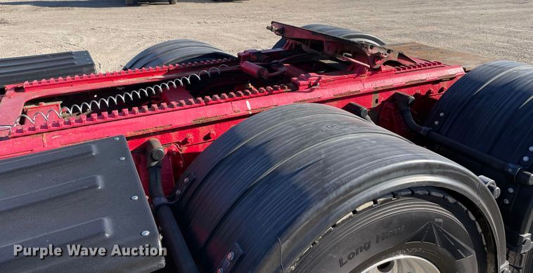 image for item IF9269 2011 Peterbilt 388  semi truck